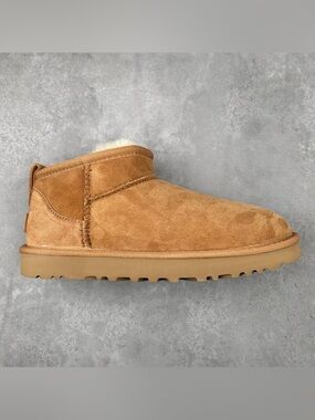 Classic ultra mini UGG size 7